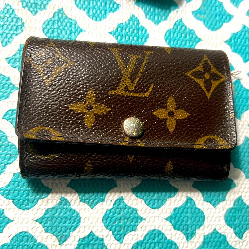 Authentic Louis Vuitton Monogram Leather 6 Key Holder